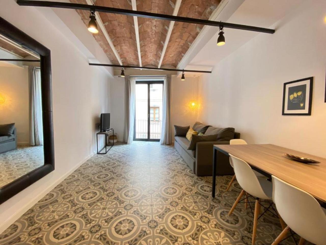 Liceu Apartments By Gaiarooms Барселона Экстерьер фото